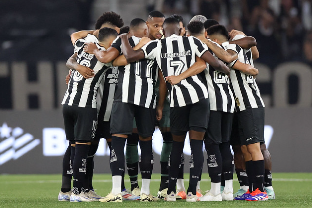 Botafogo atropela Peñarol e fica a um passo da final da Libertadores