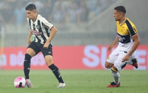 Botafogo fica só no empate com o Criciúma após VAR anular vitória no último lance