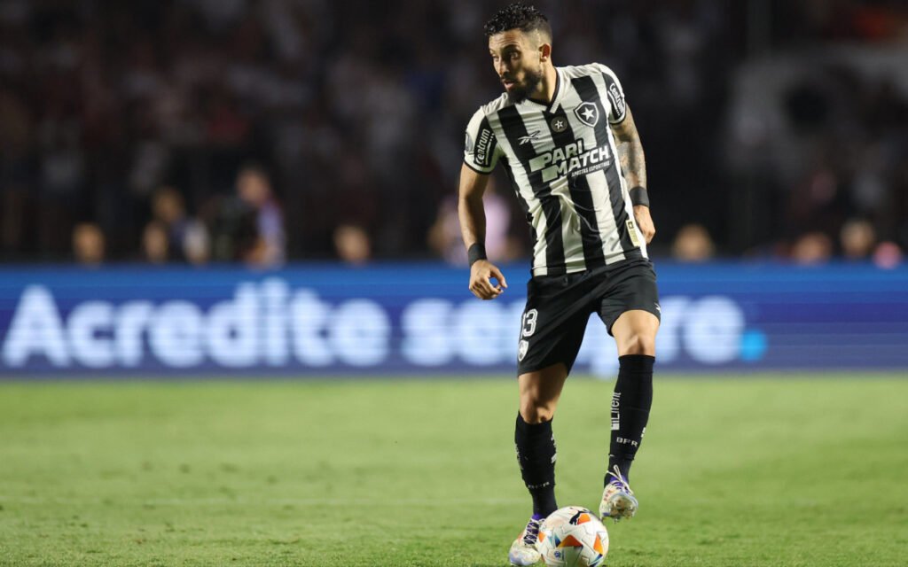 Botafogo terá dois desfalques contra o Bragantino