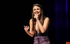 Bruna Louise trás show 'Ela Tá Correndo Atrás' para São Gonçalo