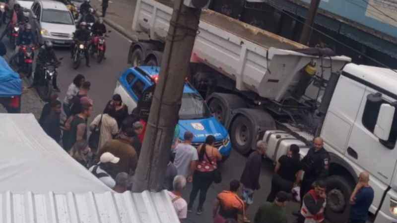 Caminhão atropela casal em Santa Cruz