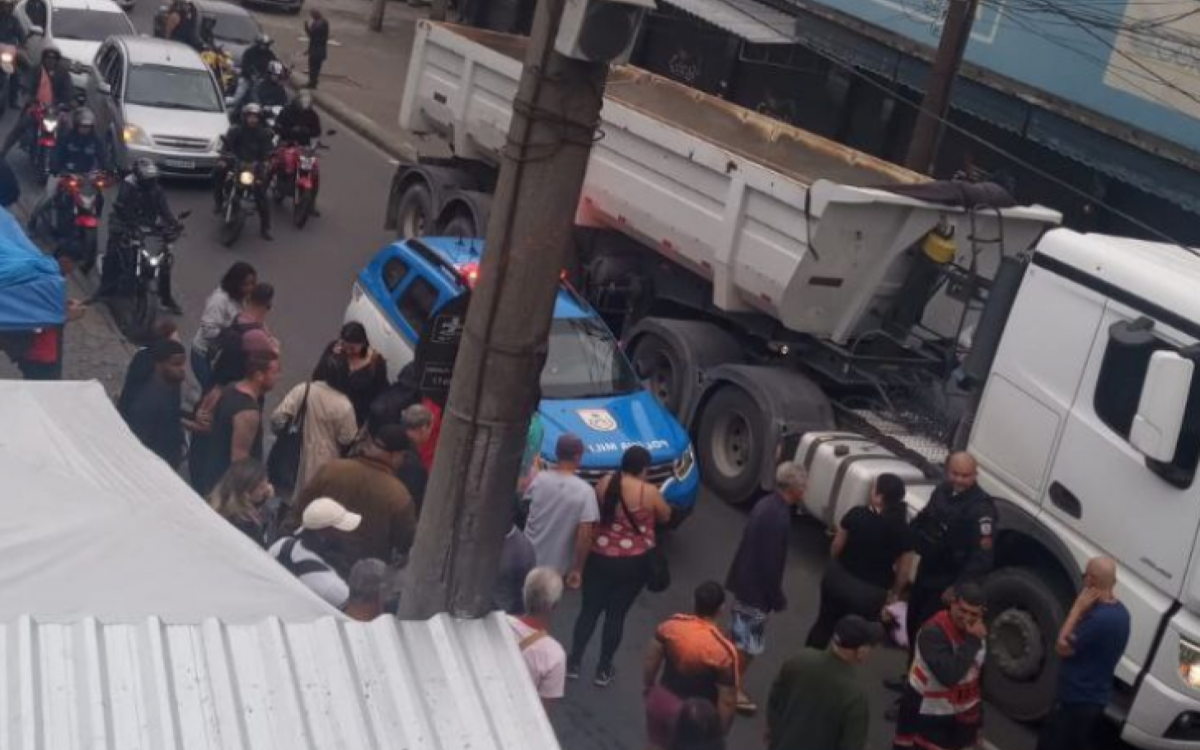 Caminhão atropela casal em Santa Cruz