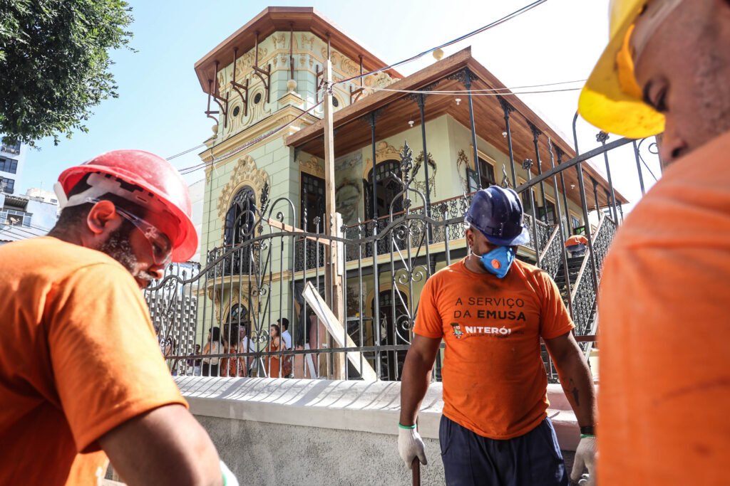 Casa Norival de Freitas passa por restauração em Niterói