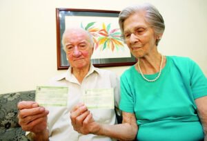 Conheça idosos acima de 70 anos que fazem questão de ir às urnas