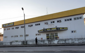 Corpo carbonizado é encontrado em incêndio em Itaipuaçu