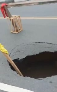 Cratera na Estrada do Engenho Novo preocupa motoristas