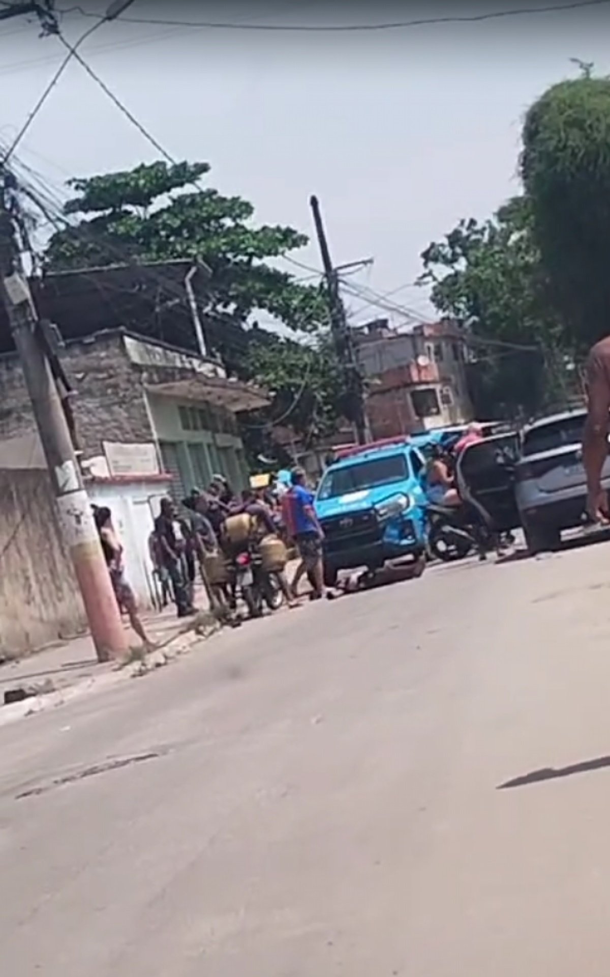 Criminoso tenta assaltar policial e acaba baleado na Baixada