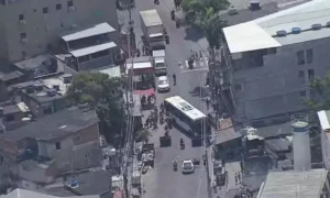 Criminosos sequestram ônibus na Zona Oeste do Rio
