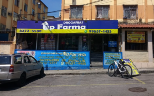 Criminosos tentam roubar caixa em farmácia na Zona Norte
