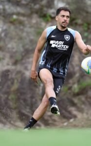 Eduardo do Botafogo: Renovação ou saída para a Arábia