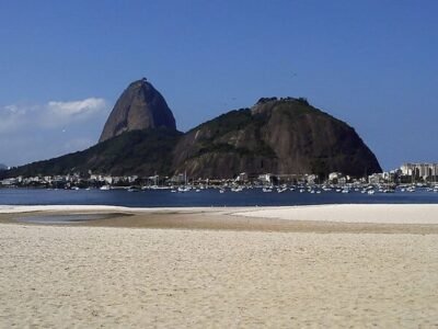 Estudo revela microplásticos na Praia de Botafogo