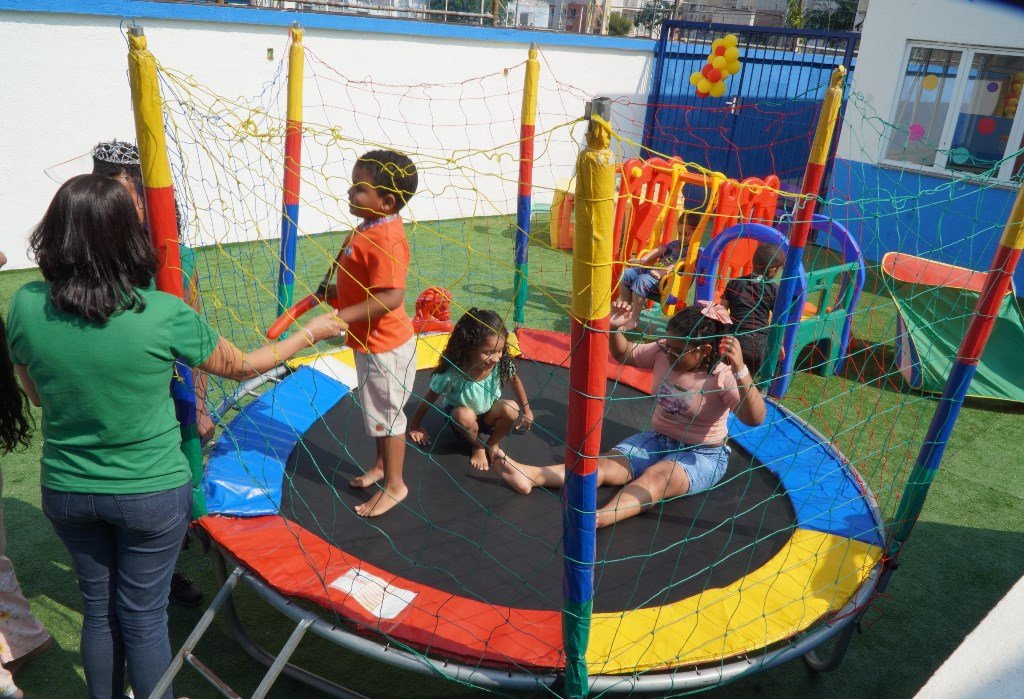 Festa contagia crianças no CER em São Gonçalo