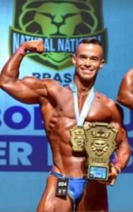 Fisiculturista tem carro e troféu furtados em Irajá
