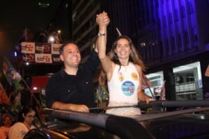 Frente ampla de Rodrigo Neves e Isabel Swan reúne 10 mil pessoas em Niterói