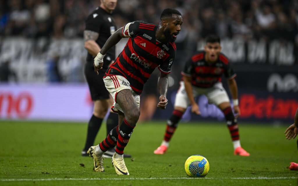 Gerson quase desfalcou o Flamengo contra o Corinthians