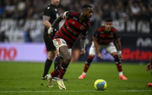 Gerson quase desfalcou o Flamengo contra o Corinthians