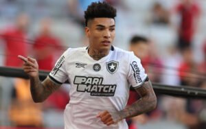 Igor Jesus é decisivo para vitória do Botafogo