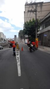 Incêndio devasta imóvel no Centro de Niterói e trânsito na Amaral Peixoto é desviado
