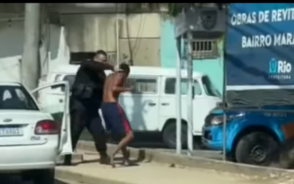 Motorista reage a assalto e entrega bandido à polícia na Avenida Brasil