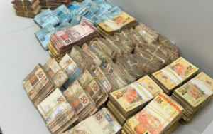 Mulher é presa com R$ 300 mil na Rodoviária de Nova Iguaçu