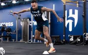 Neymar anuncia retorno aos gramados - Vídeo