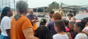 Niterói: Estudantes conscientizam sobre separação de resíduos