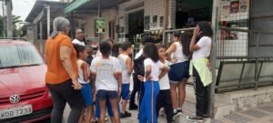 Niterói: Estudantes conscientizam sobre separação de resíduos