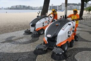 Niterói adota novas máquinas de limpeza para mais eficiência