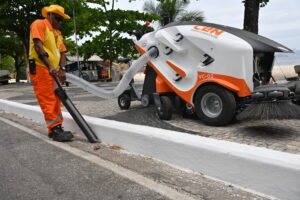 Niterói adota novas máquinas de limpeza para mais eficiência