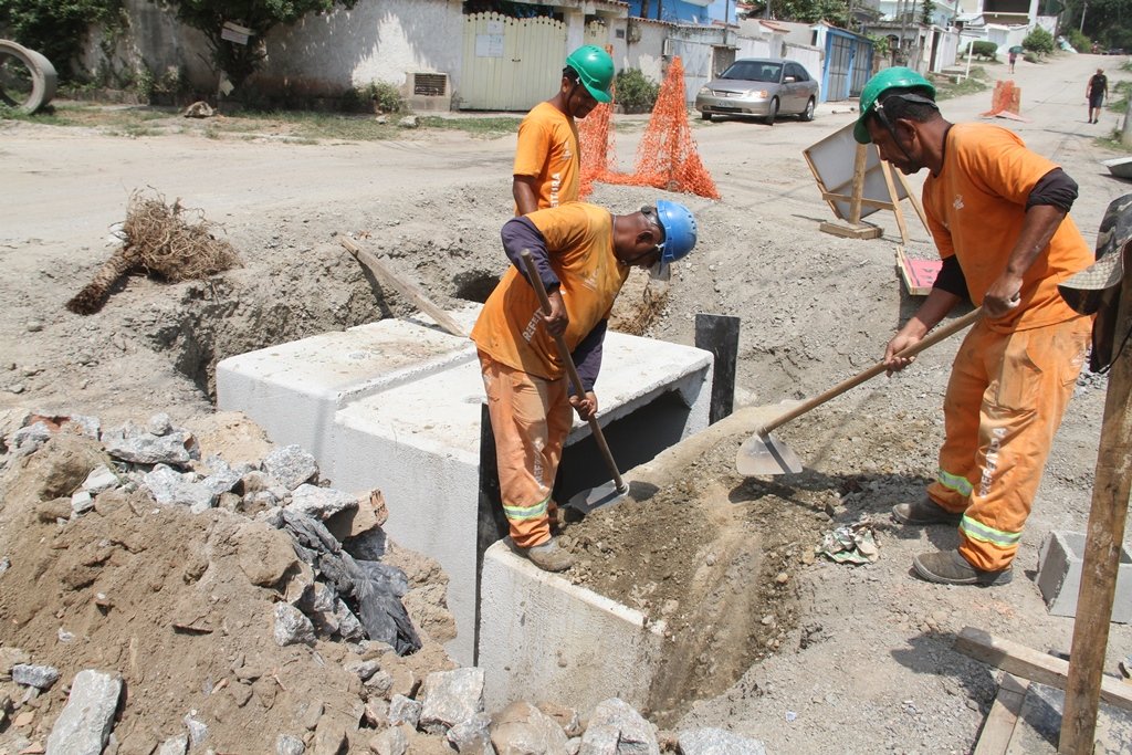 Obras de macrodrenagem avançam em São Gonçalo