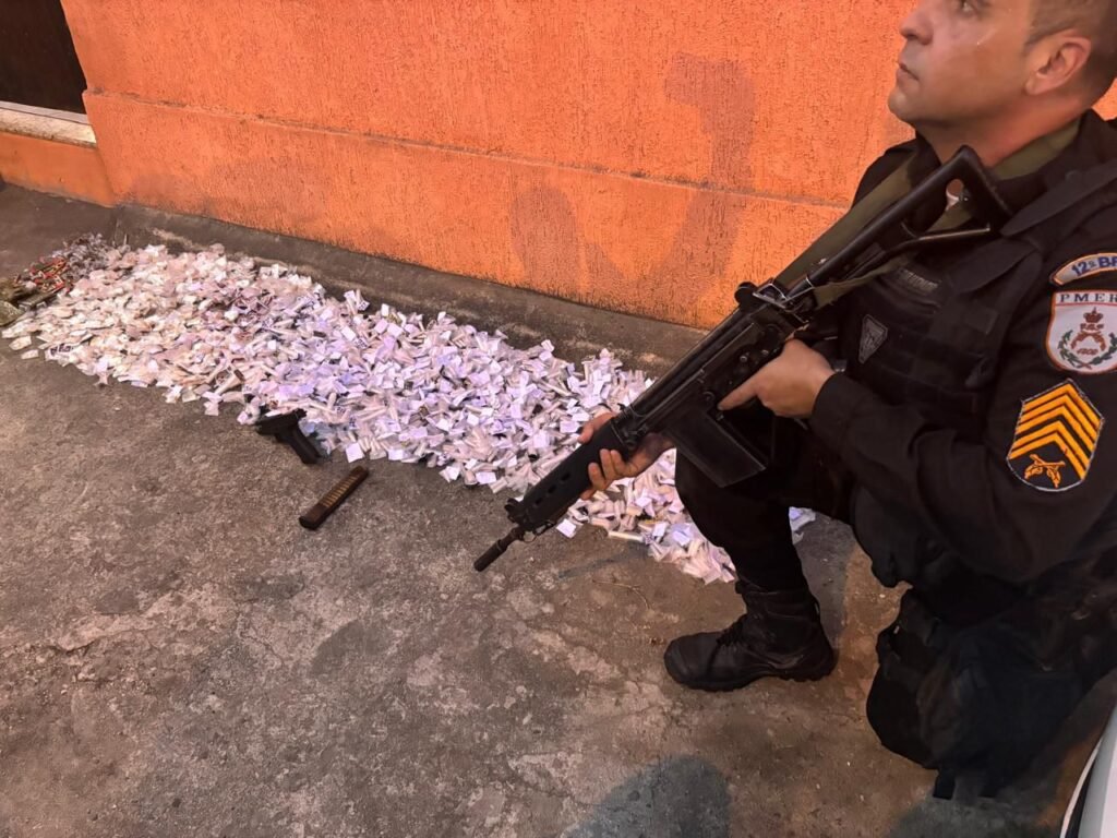 Operação combate o tráfico de drogas no Largo da Batalha