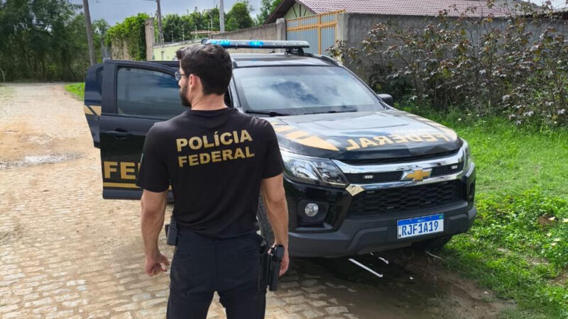 Polícia Federal desarticula grupo criminoso em Campos - Vídeos
