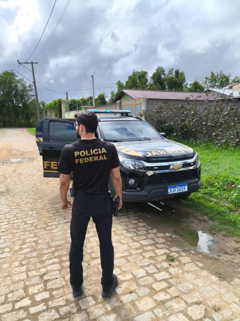 Polícia Federal desarticula grupo criminoso em Campos - Vídeos