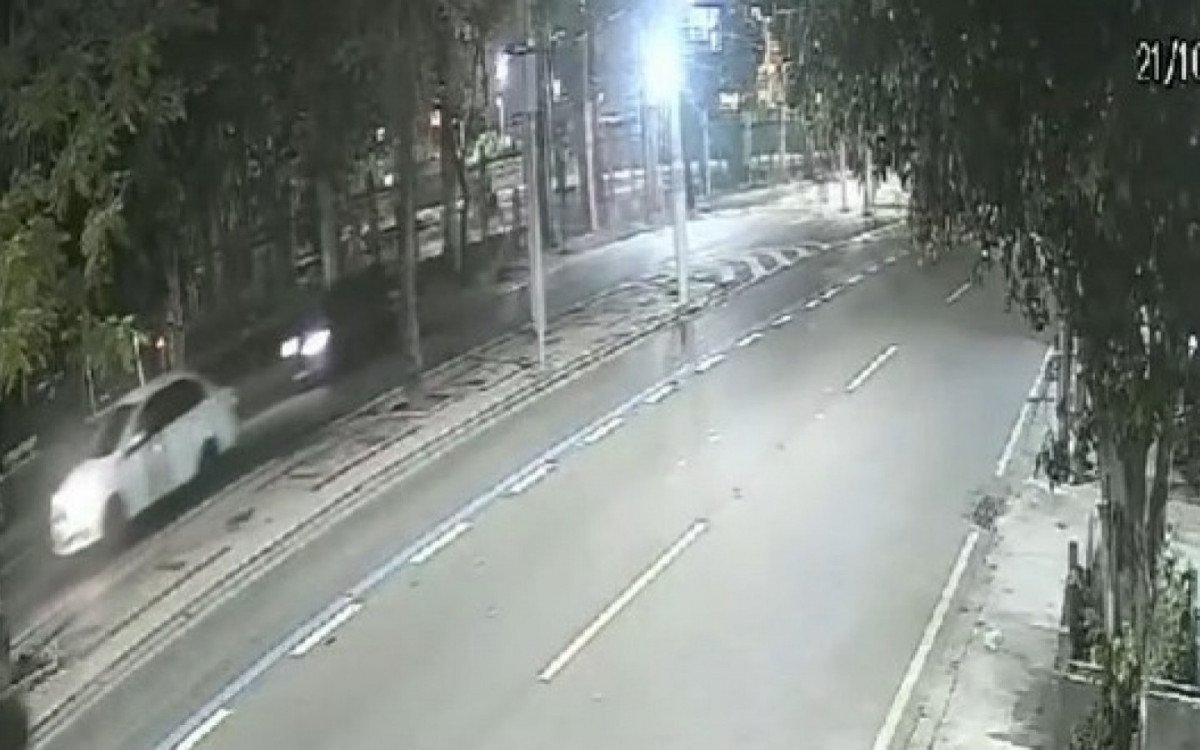 Polícia busca motorista por atropelar ciclista no Rio