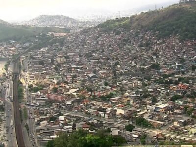 Polícia realiza operação com tiroteio intenso na Zona Norte