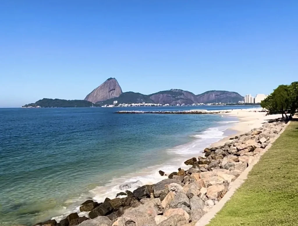 Prainha da Glória é considerada própria para banho