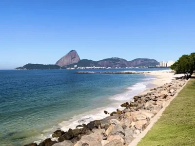 Prainha da Glória é considerada própria para banho