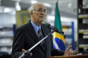 Roberto Saturnino Braga morre aos 93 anos no Rio