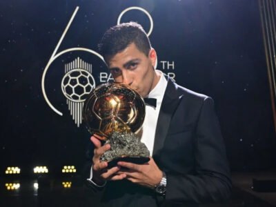 Rodri celebra a Bola de Ouro com colegas do City - Vídeo