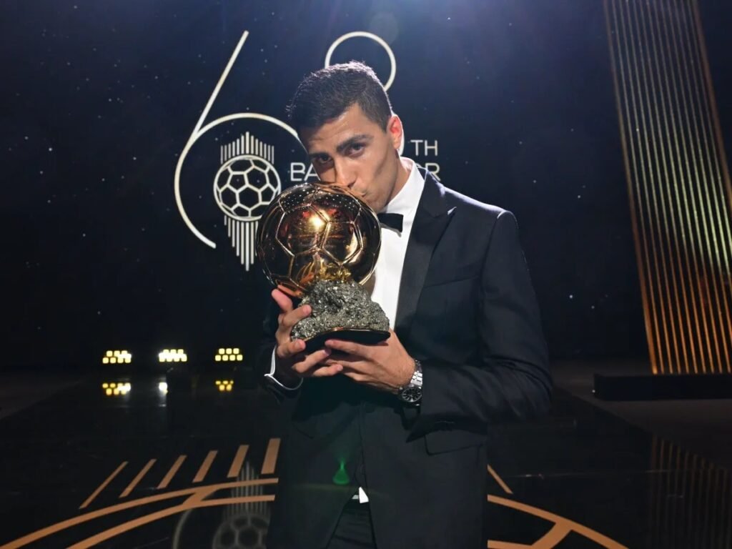 Rodri celebra a Bola de Ouro com colegas do City - Vídeo