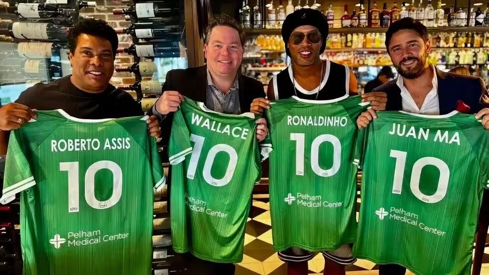 Ronaldinho Gaúcho vira dono de clube dos EUA