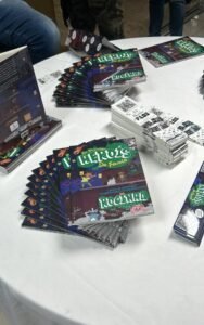 Sessão de autógrafos reúne jovens autores da Rocinha