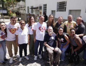 Rodrigo Neves vota e fala em proteger Niterói de "extremistas e despreparados"