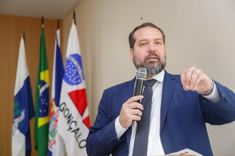 Pedro Gomes perde a tranquilidade de disputar uma eleição com chapa única e agora terá de enfrentar candidatura de oposição liderada pelos advogados Ivan Gonçalves e Renata Serpa Pinto na eleição de novembro na OAB Niterói contra o atual presidente | Reprodução