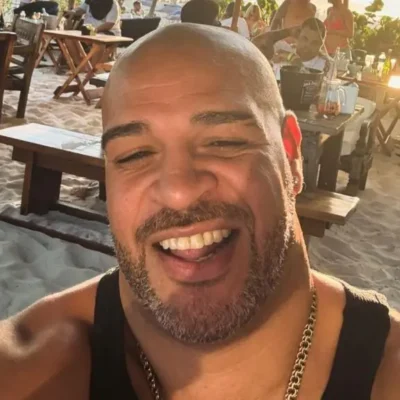 Artilheiro: Adriano Imperador conta como "fez gol" em sexo grupal com 18 mulheres em motel