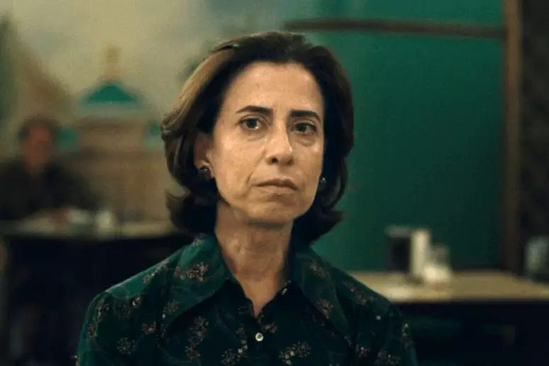 Fernanda Torres indicada ao Globo de Ouro 2025; filme “Ainda Estou Aqui” também disputa Melhor Filme em Língua Não-Inglesa.