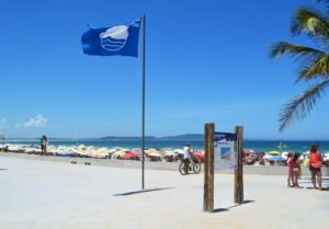Cabo Frio recebe Bandeira Azul na praia do Peró