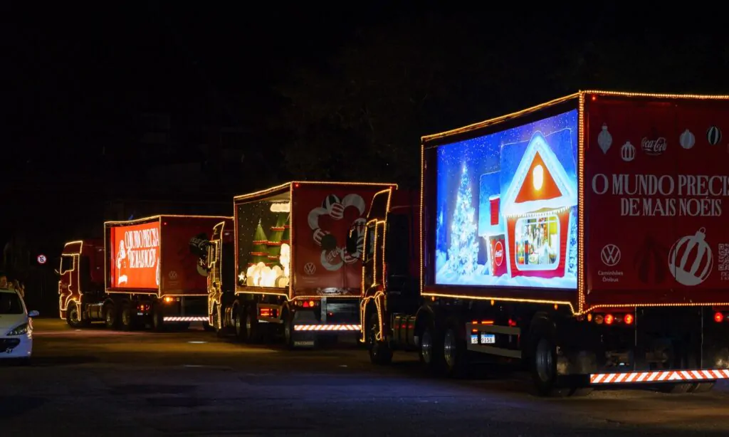 Coca-Cola define data e trajeto da caravana de Natal que passará por Saquarema, levando alegria, emoção e encantamento para toda cidade com o tema "Desperte o Papai Noel que Há em Você" | Divulgação