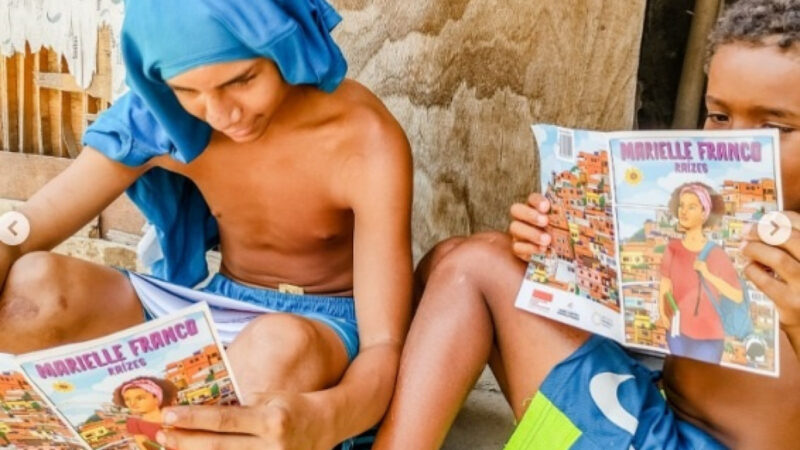 Chuva adia distribuição de livros no Alemão