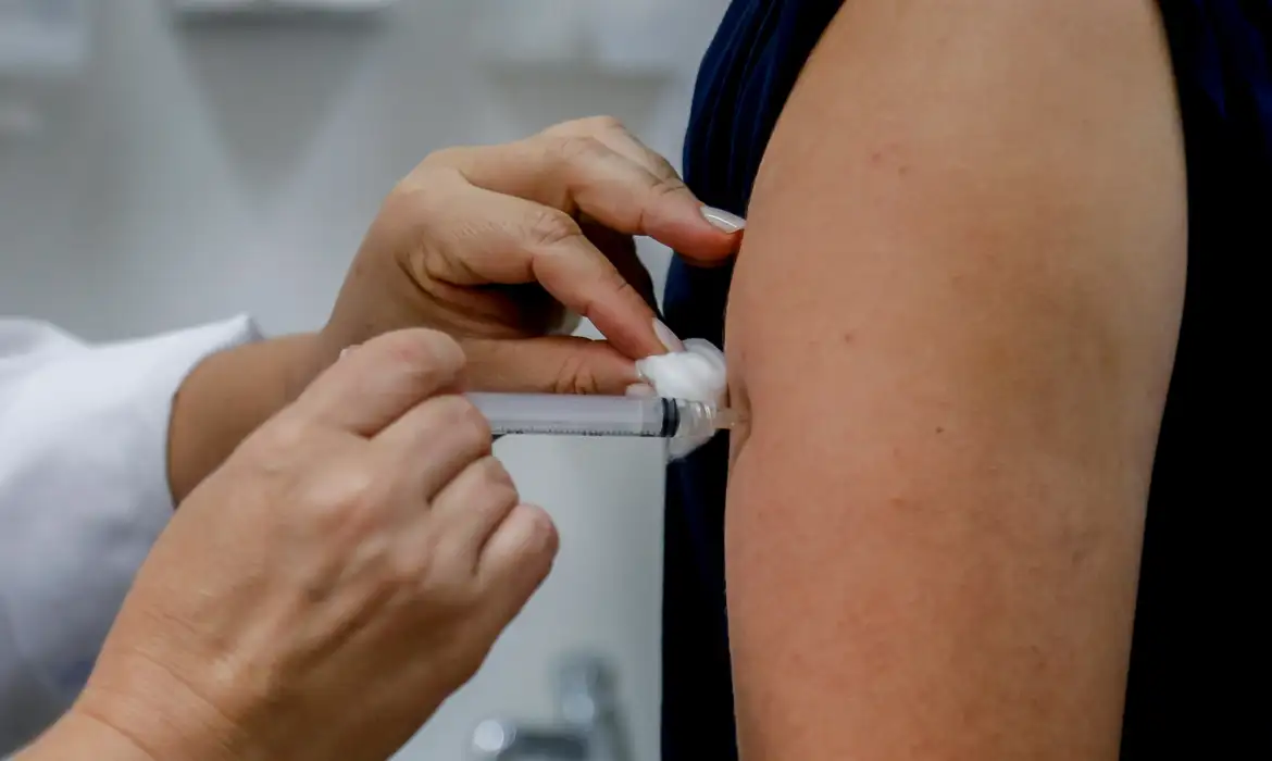 Cresce a preocupação com a dengue no Brasil com a chegada do verão